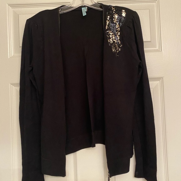 Guess by Marciano Sweater size Medium - Picture 2 of 9